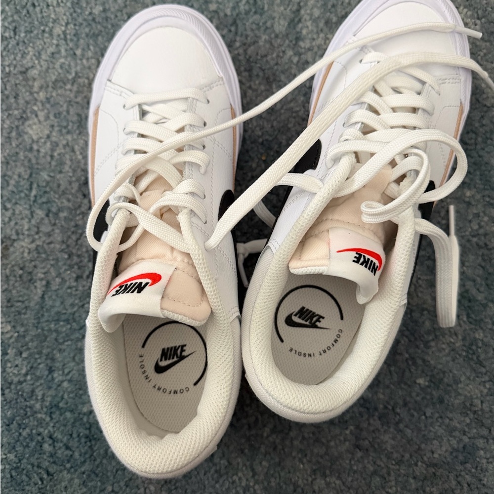 Nike White and Black Low-Top Sneakers